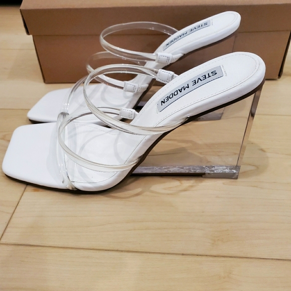 Steve Madden Shoes - 🎀STEVE MADDEN Isa Wedge Clear Heel Sandal